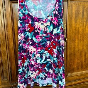 Roomy and colorful tank top - ideal for layering